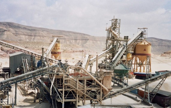 1975 - החברה נרכשת על ידי קונצרן כי"ל בישראל מהחברות המובילות בעולם בתחום הדשנים